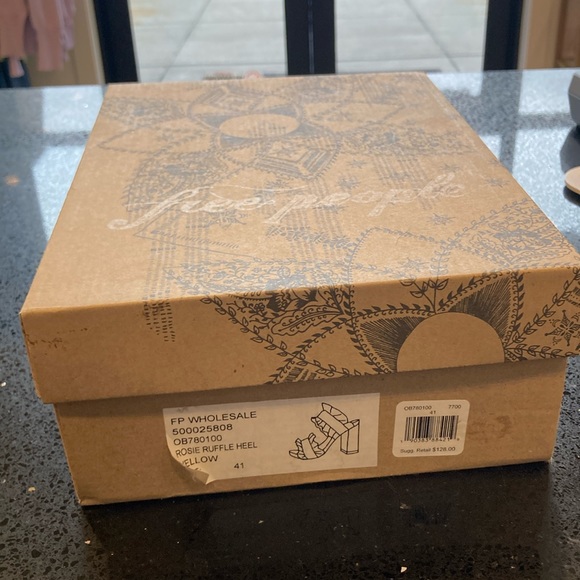 Free People Yellow Rosie Ruffle Heel Size 41 NWT - Picture 8 of 11